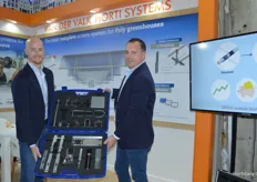 Micha van Dasler and Rob Bekkering with Van der Valk Horti Systems showed the ValkPoly+ system. They offer a complete system with all parts ready for foil greenhouses.